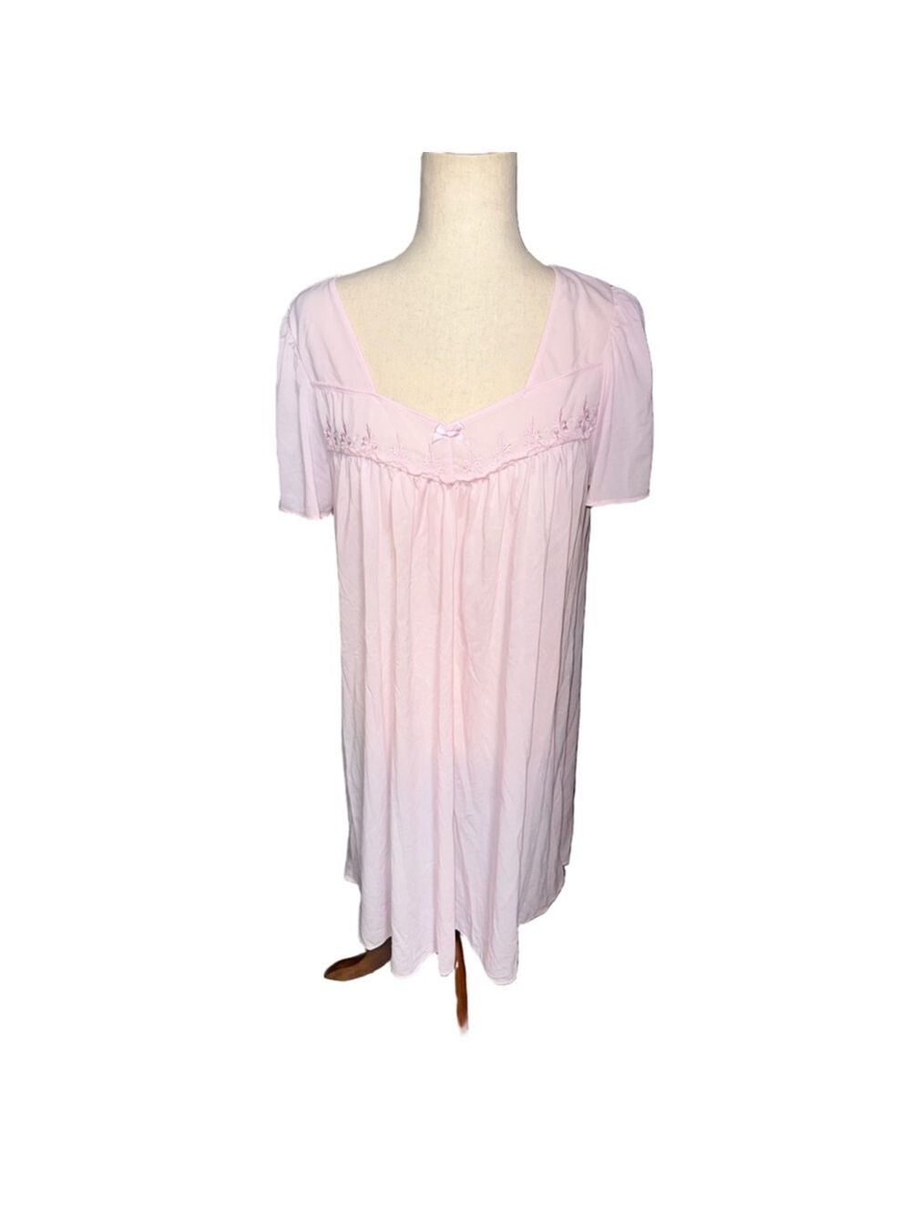 Miss Elaine pink gown lace embroidery size medium vintage inspired